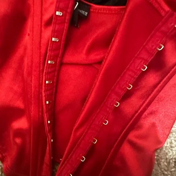 Windsor Red Cropped Corset Top - Picture 5 of 7